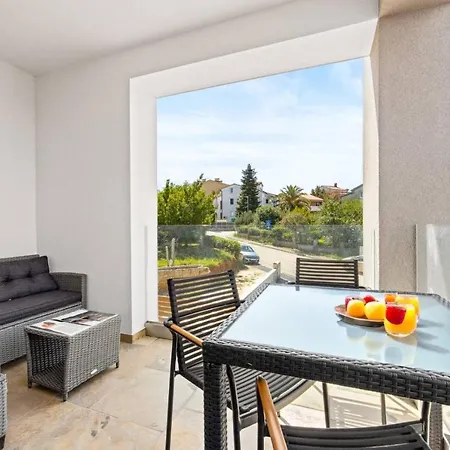 Eleonora Mare Apartman *